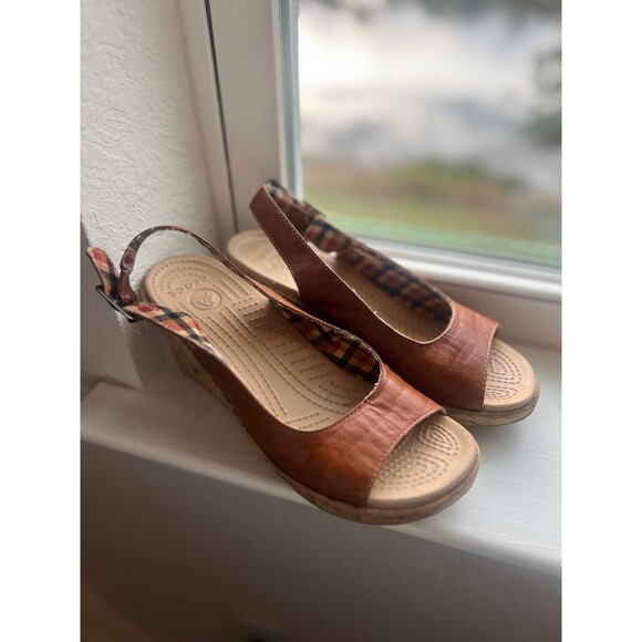 Crocs A-Leigh Women’s Brown Leather Open Toe Wedge Sandal Size 7 - Picture 1 of 9